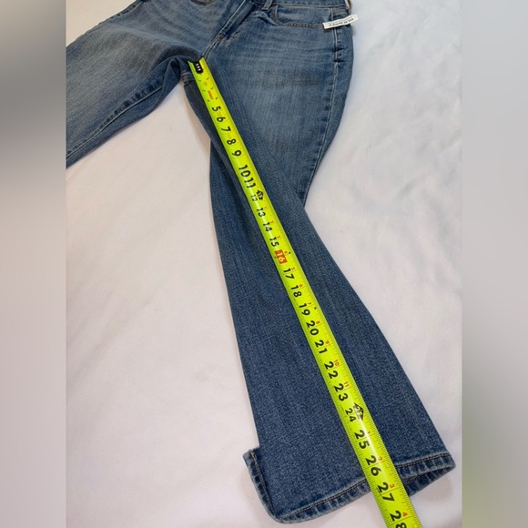 Old Navy NWT Size 6 Medium Wash High Rise OG Curvy Straight Leg Jeans - Picture 5 of 12